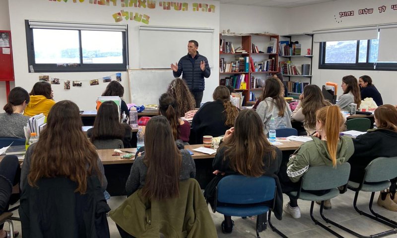 "מעורר השראה": המפגש עם הח"כים במכינה לדתיות / דעות