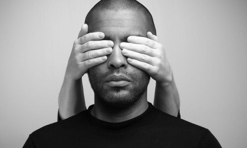 לעצום את העיניים ולראות: הזדהות עם עיוורים ולקויי ראייה