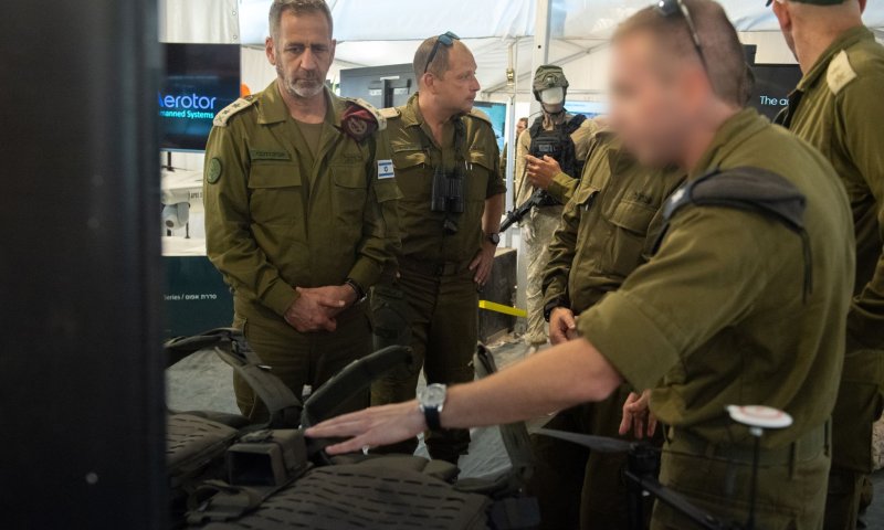 צפו: סגל הפיקוד הבכיר בתערוכת חדשנות בלחימה