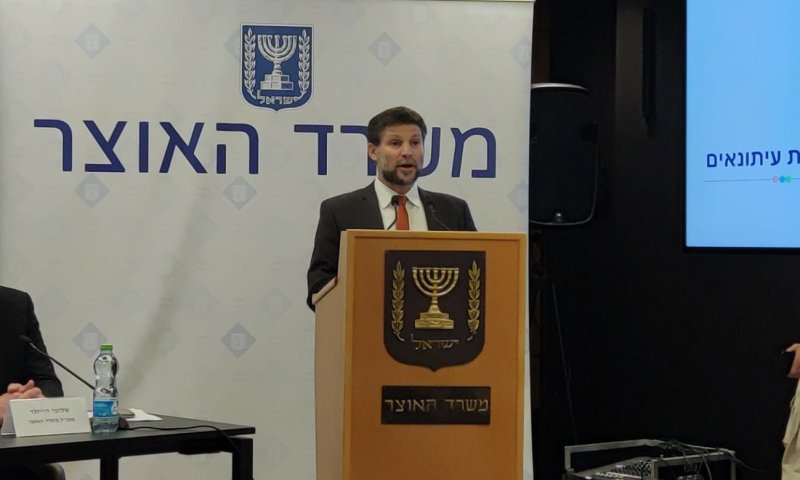 סמוטריץ': "לא נכנע לאיומים של ראשי הערים"