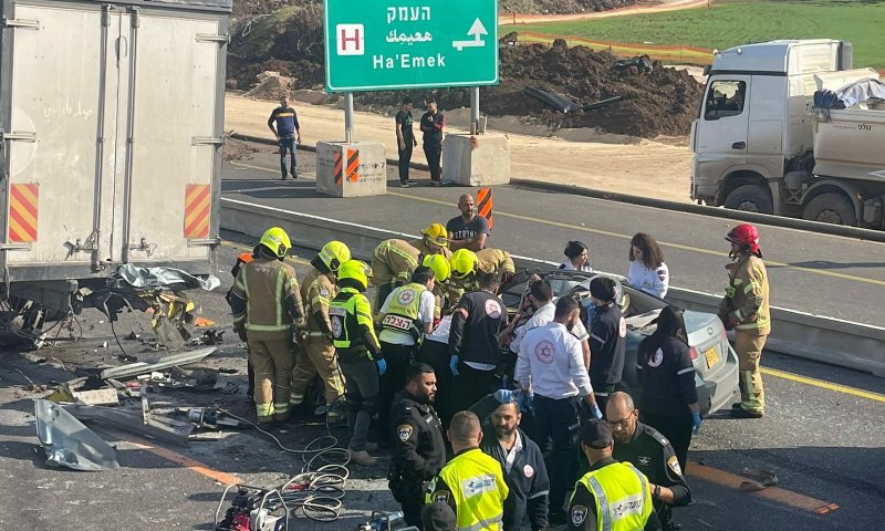 תאונה קטלנית בכביש 65: חולץ לכוד ללא רוח חיים