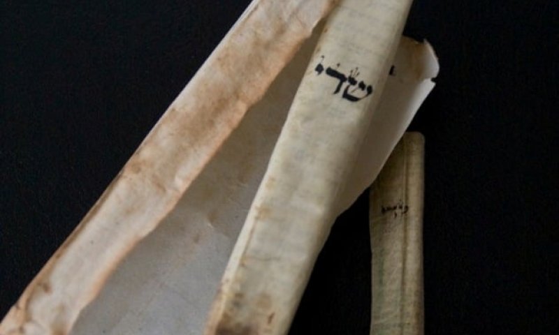 המזוזה ששרדה את השואה נמסרה לנכדת הנרצחים