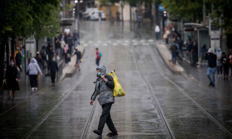 התקררות ניכרת וגשם: תחזית מזג האוויר
