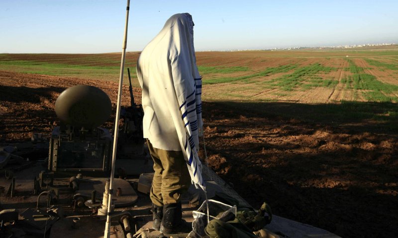 לקראת עשרה בטבת: האם חיילים חייבים לצום?