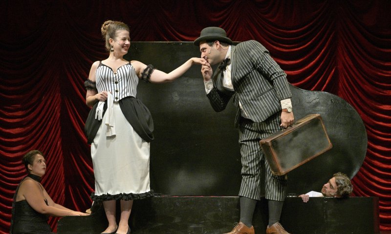 לחיות או להתקיים: "יעקובי ולידנטל" עולה לבמה בעיבוד נועז