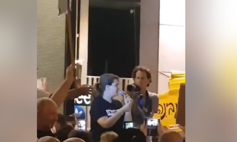 צפו: דפני ליף נאמה בהפגנה והותירה את השמאל בהלם