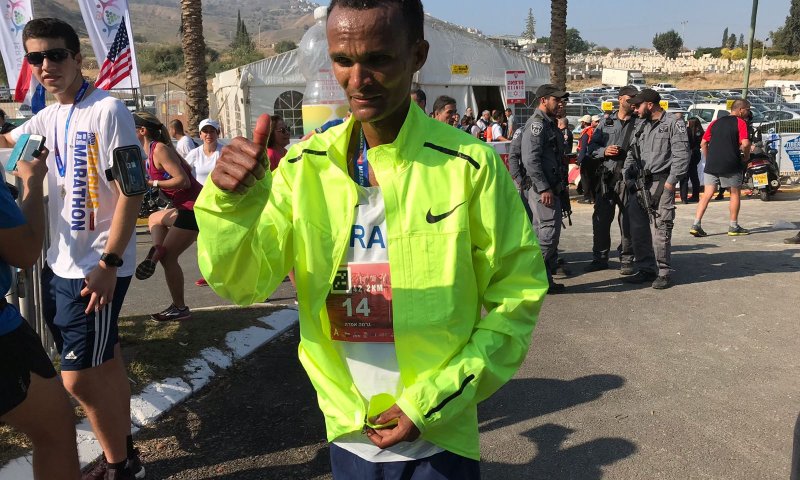 צפו: מנצח מרתון טבריה באמירת שמע ישראל