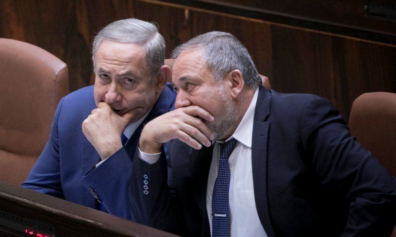 מקפיאים ליהודים; מאשרים לערבים אלפי יח"ד בשטח C