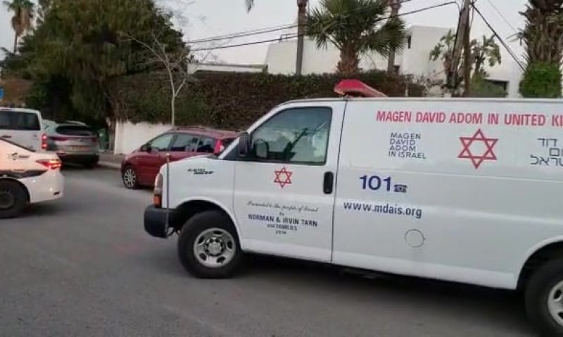 נהג קלנועית כבן 70 התהפך; מצבו קשה