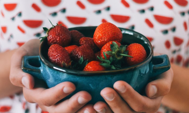 החיים תותים: השמלה שהשתלטה על הרשת
