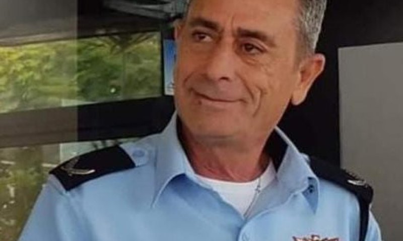 זה המחליף של הניצב שדילג על הפצוע במדרגות