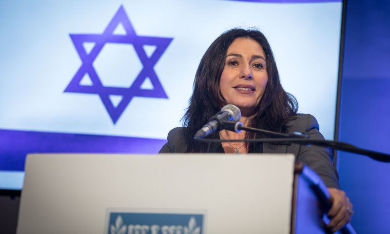 רגב על הפסל בדמותה: "הצבתי מראה בלב האומה"