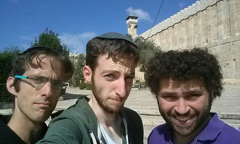 בדרך למערכון חדש: אנדרדוס ביקרו בחברון