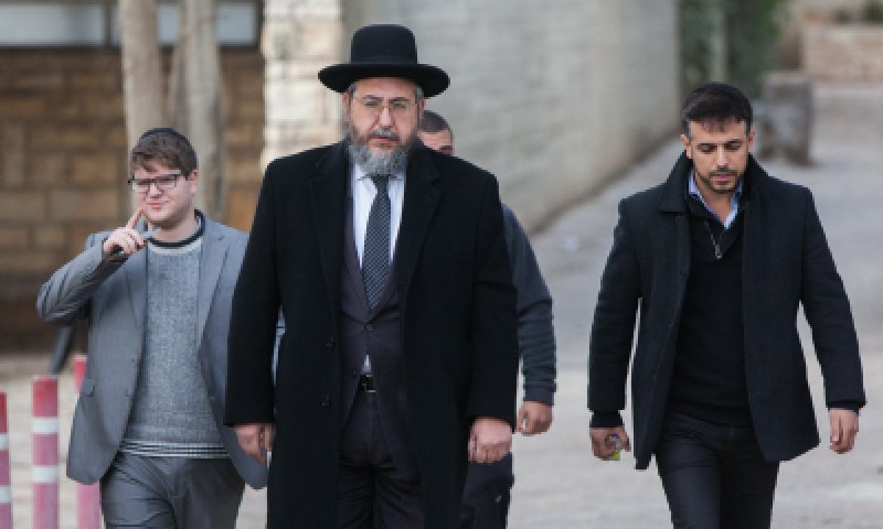 הרב אמסלם לרב אליהו: "ביקורת שכל כולה צביעות וחוסר כבוד"