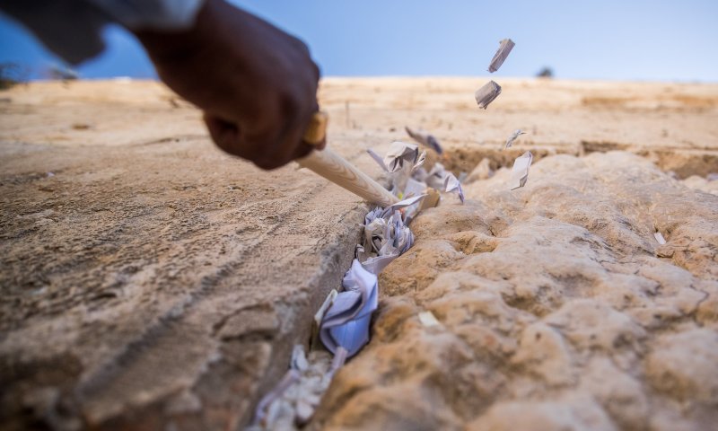 לקראת ראש השנה: מליוני הפתקים בכותל פונו לגניזה