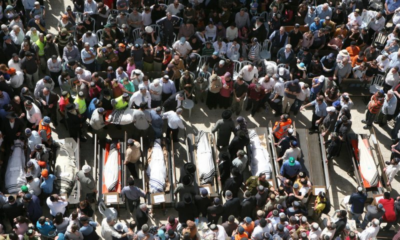 16 שנה לטבח: צפו באזכרה לנרצחי הפיגוע במרכז הרב