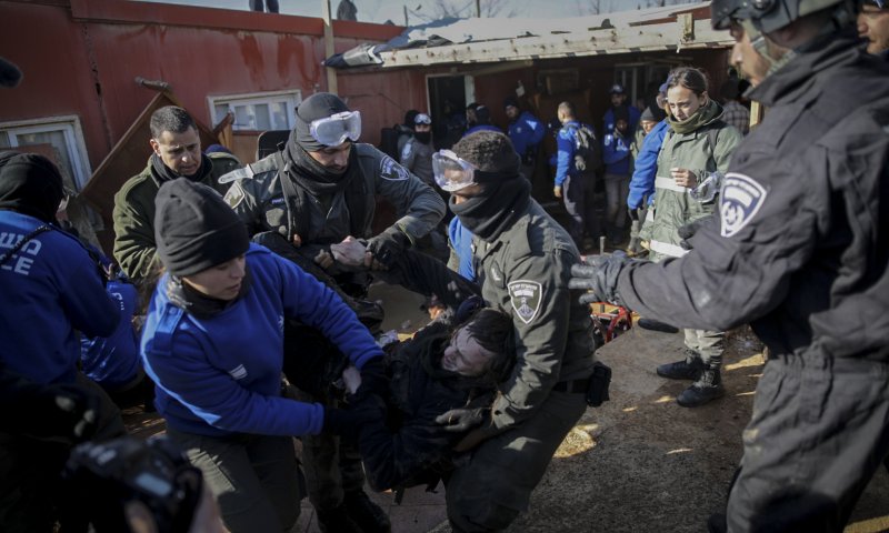 השתמש וזרוק: מטה עמונה מתנער מנוער הגבעות