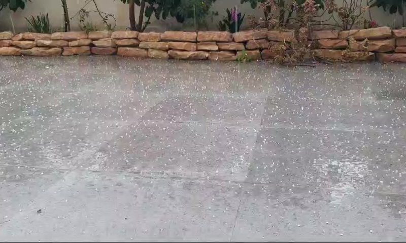 ברד כבד החל לרדת בירושלים. צפו