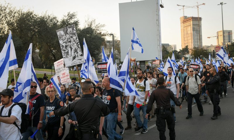 דיווח: עיריית ירושלים נגד מחאת המילואימניקים