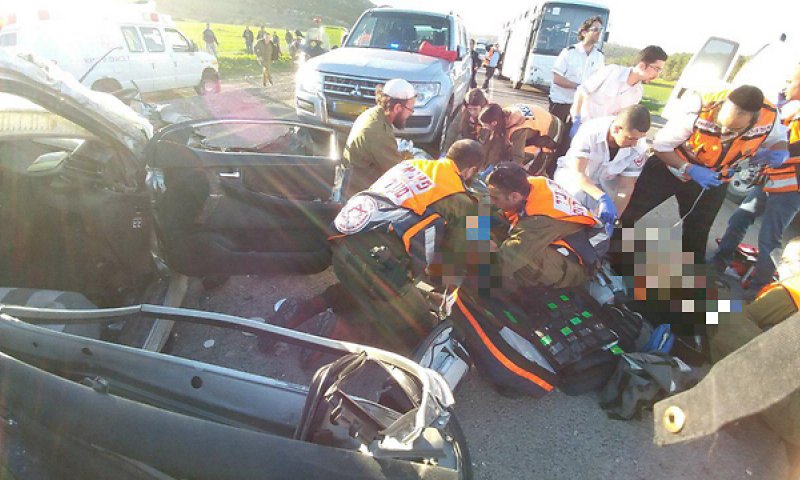 18 פצועים בתאונת דרכים חזיתית