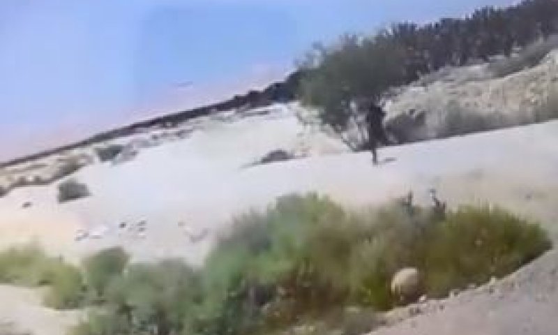 מחבל דקר חיילת וחטף את נשקה | צפו במרדף אחריו