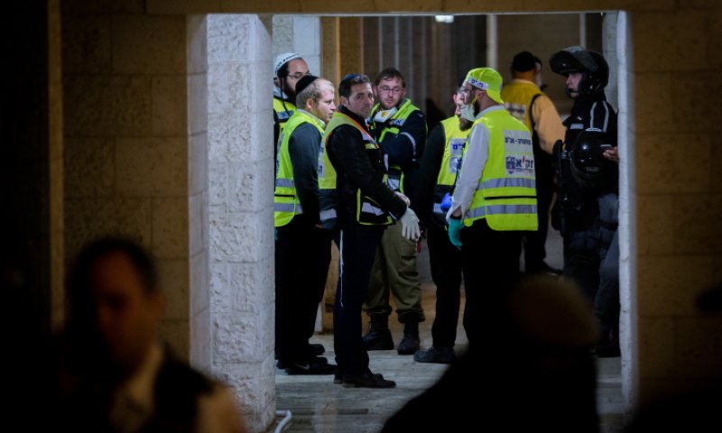 עשרות לכודים חולצו משריפה בבית מלון