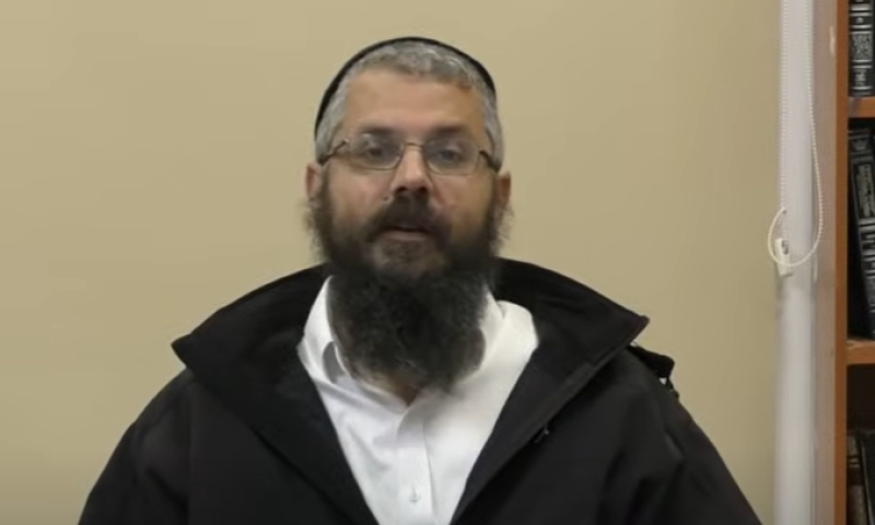 רב היישוב: "מי שמרביץ לחיילים אין מקומו איתנו"