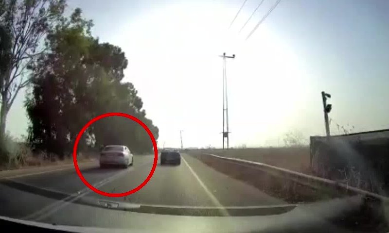 נהג חדש תועד כשהוא עוקף בפס לבן &ndash; רישיונו נפסל