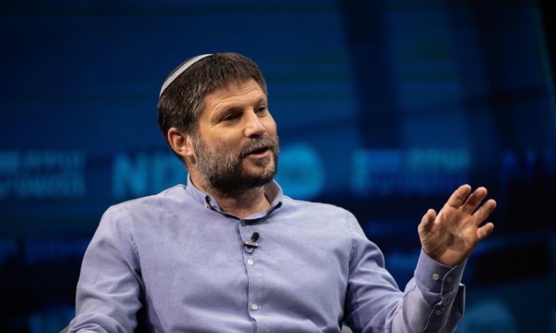 סמוטריץ' מגיב: "לפיד קרע את המסכה מעל הבלוף"