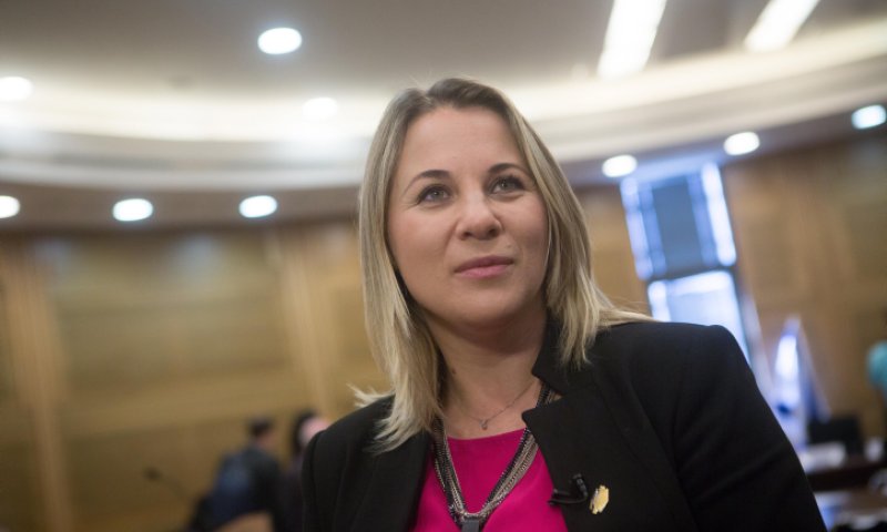 בזמן כהונתה: ח"כית שימשה כפרשנית תחת שם בדוי