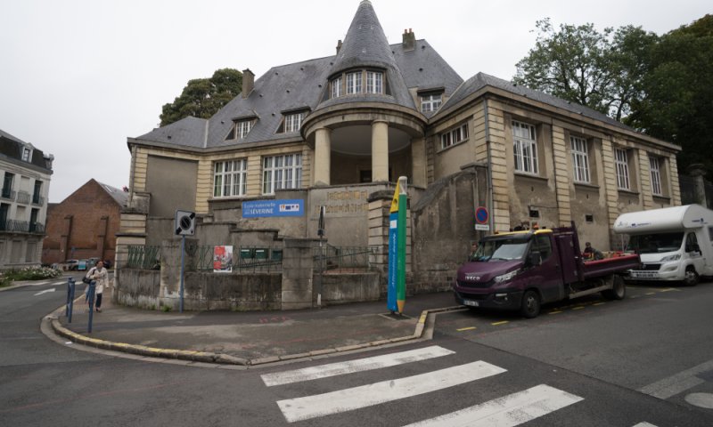 פיגוע דקירה בצרפת: מורה נהרג, הדוקר נעצר