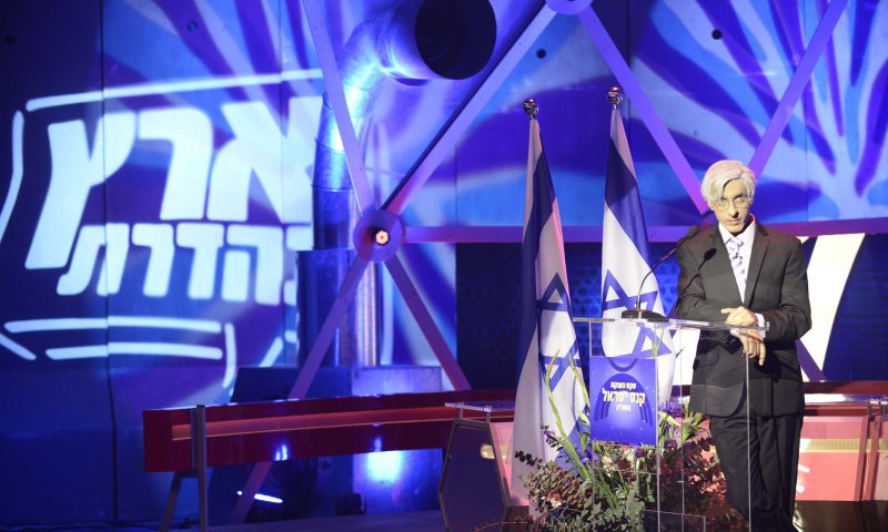 העיתונאי תקף את תוכנית המערכונים: "ארץ מפלגת"