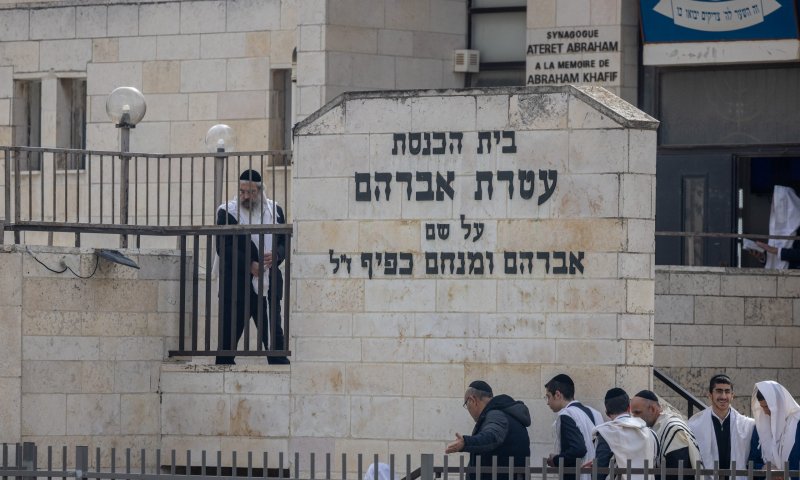 בעקבות הטבח: בתי הכנסת יתוגברו בנשק וציוד חירום