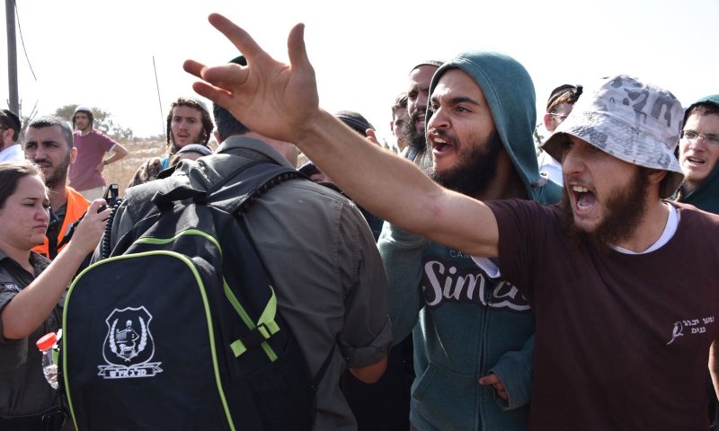 "התנגדות חריגה" בפינוי בתפוח: פצועים ועצורים במקום