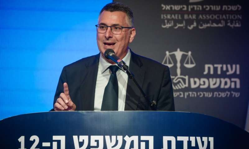 גדעון סער מתחנן: "אני מבקש מידידינו: אל תעשו זאת"