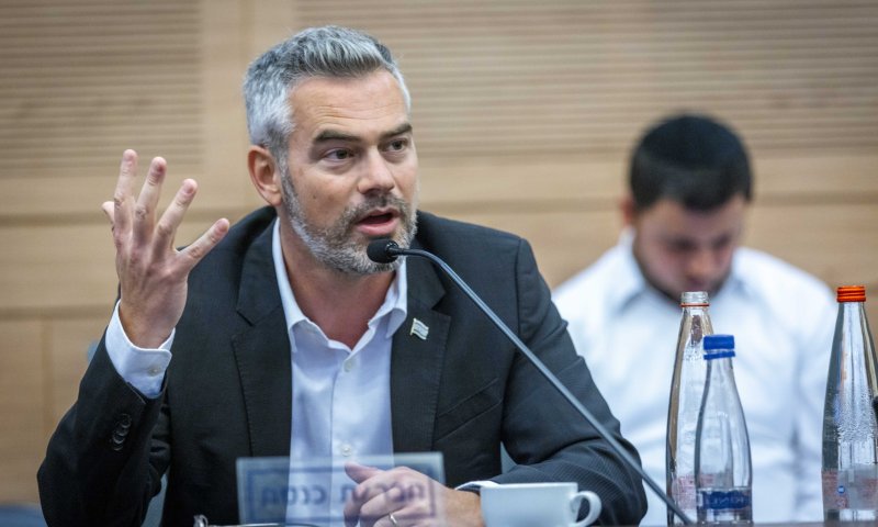 טופורובסקי במליאה: "מה מתברר? ביבי סגר עם טיבי"