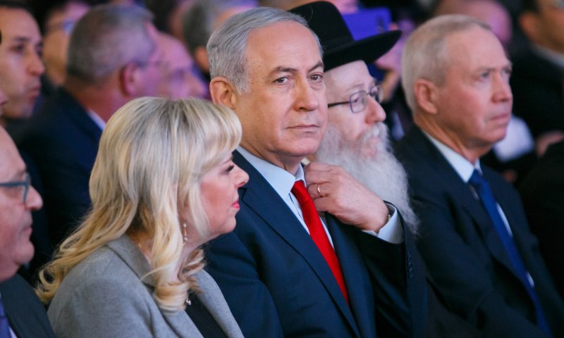 בתיק 4000 נתניהו לא אשם, הוא הקרבן