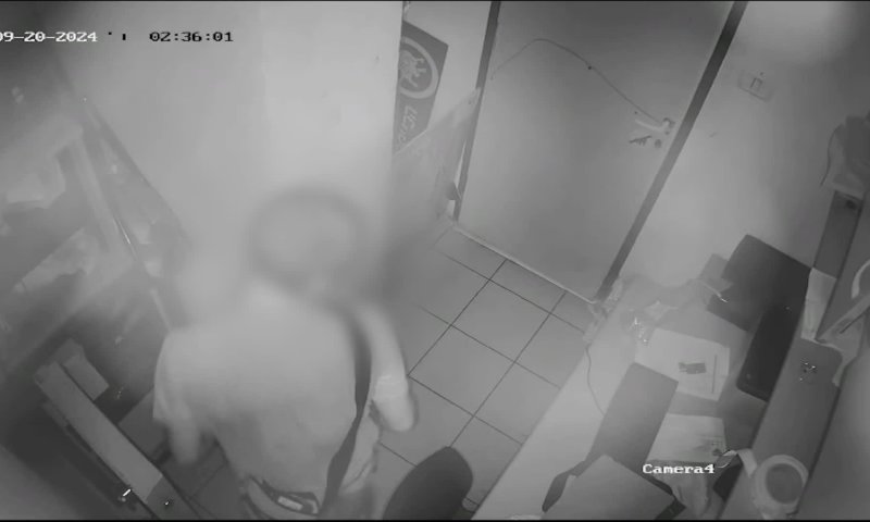 כתב אישום: פרץ לתשעה בתי עסק ובית כנסת | תיעוד