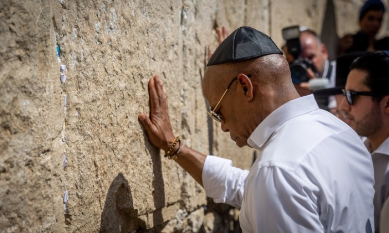 "סמל לתקווה": ראש עיריית ניו יורק ביקר בכותל המערבי