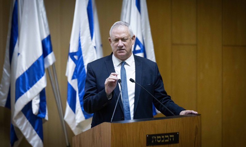 גנץ אישר תושבות ביו"ש ל-4,000 פלסטינים