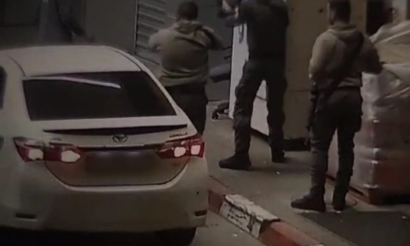 כפר קרע: מחבל נעצר לאחר שניסה לחטוף נשק מלוחם | צפו בתיעוד