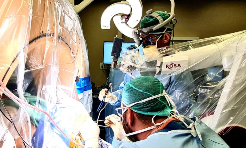 לראשונה בישראל: ניתוח מוח בוצע באמצעות רובוט