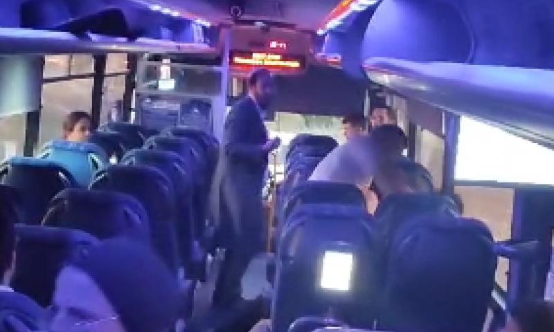אחרי התיעוד הקשה &ndash; נעצר נהג האוטובוס שהיכה נוסע
