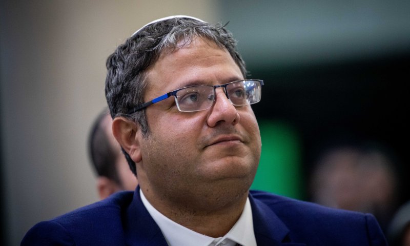 בן גביר קורא לבנט: בוא לעימות ראש בראש