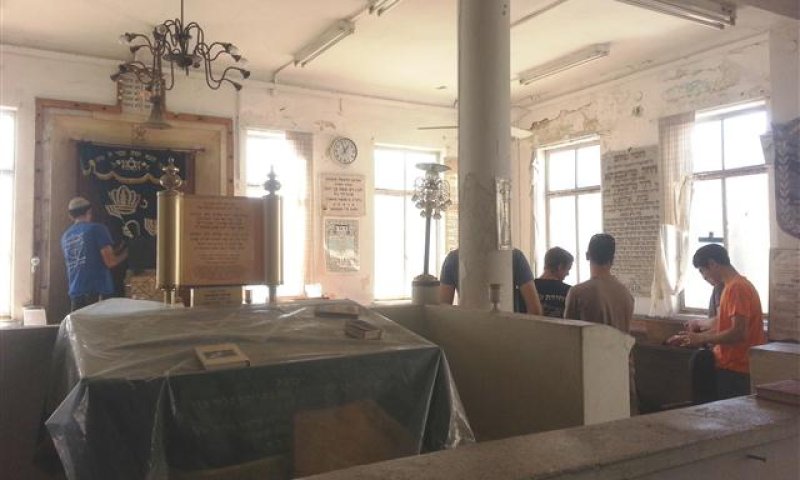 דרום ת"א: בתי כנסת נטושים והרוסים, אלכוהול ובעיקר פחד