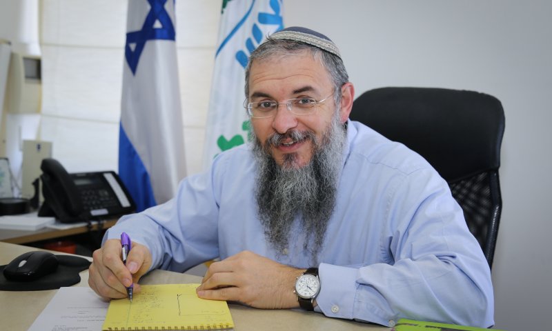 רק נבחר: המועצה תשפץ את השכונה של שלמה נאמן