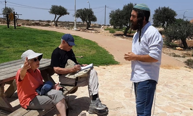 צפו:התרגיל של תושבי יצהר לאשת השמאל הקיצוני