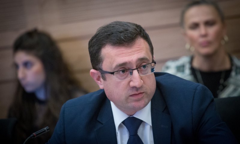 מכה לליברמן: ח"כ מישראל ביתנו ערק לליכוד