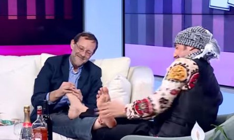 שווה קולות? פייגלין משפיל את עצמו. צפו בהשפלה