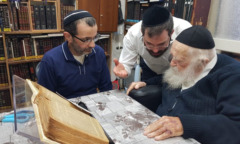 אביה של הנרצחת מבנימין התברך אצל הרב קנייבסקי